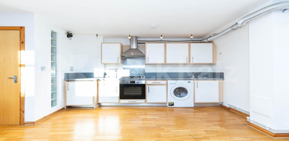 			1 Bedroom, 1 bath, 1 reception Maisonette			 Dove Road, CANONBURY-ISLINGTON